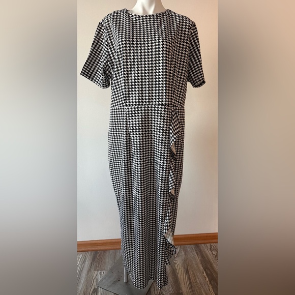 SHEIN Dresses & Skirts - Elegant Black and White Houndstooth Dress